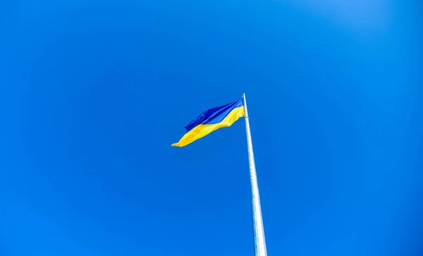 Blue Yellow Flag Ukraine Background Blue Sky — Stock Photo, Image