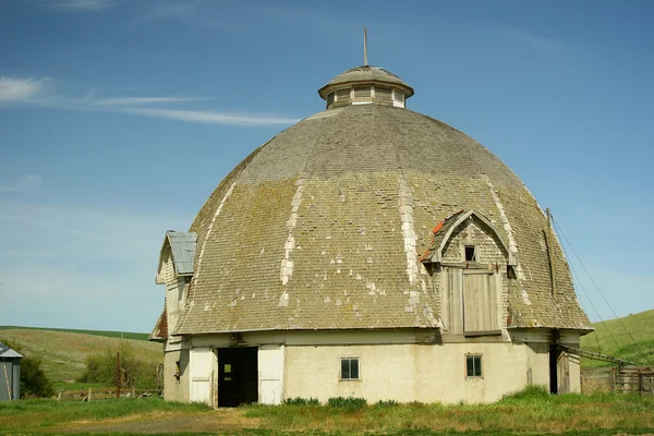 Gamla runda barn — Stockfoto