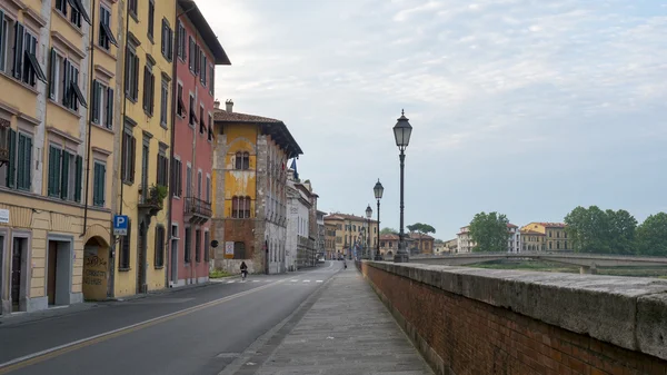Pisa ciudad, Italia. Vista de calles antiguas y varios edificios —  Fotos de Stock