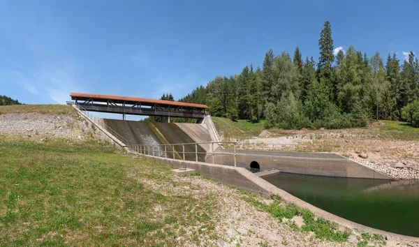 Barragem Nagoldtalsperre Floresta Negra Alemanha Transbordamento Com Ponte Pedonal Dique — Fotografia de Stock