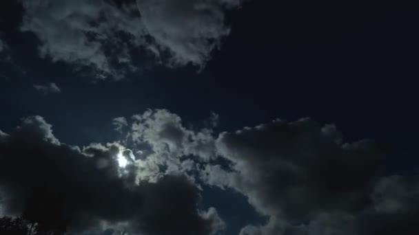 蓝天，乌云，太阳 — 图库视频影像