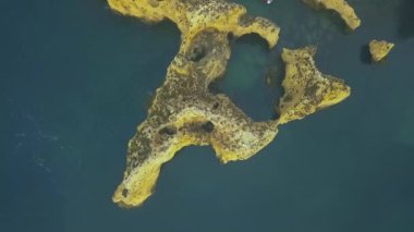 Portekiz 'in Atlantik kıyısındaki Ponda da Piedade bölgesinden insansız hava aracı görüntüleri.