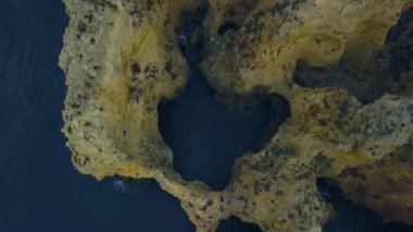 Portekiz 'in Atlantik kıyısındaki Ponda da Piedade bölgesinden insansız hava aracı görüntüleri.