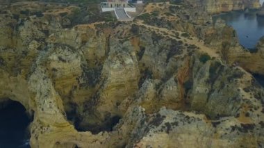 Portekiz 'in Atlantik kıyısındaki Ponda da Piedade bölgesinden insansız hava aracı görüntüleri.