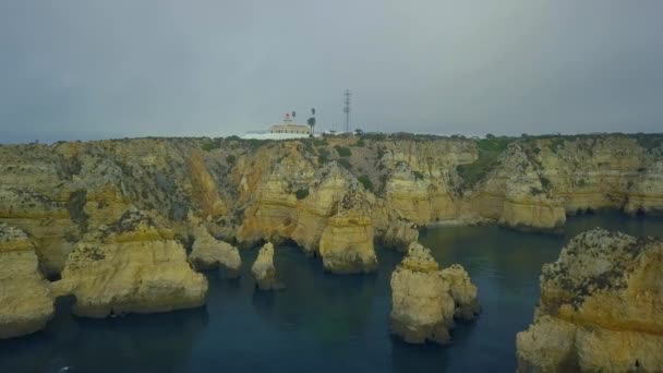 Imagens de drones da costa atlântica de Portugal na área de Ponda da Piedade — Vídeo de Stock