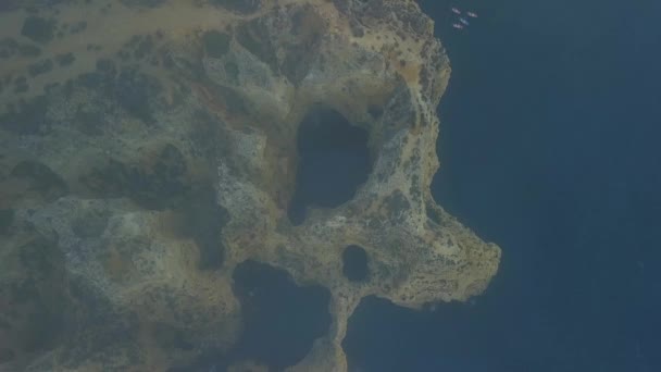 ポンダ・ダ・ピエデデ地域のポルトガル大西洋岸からのドローン映像 — ストック動画