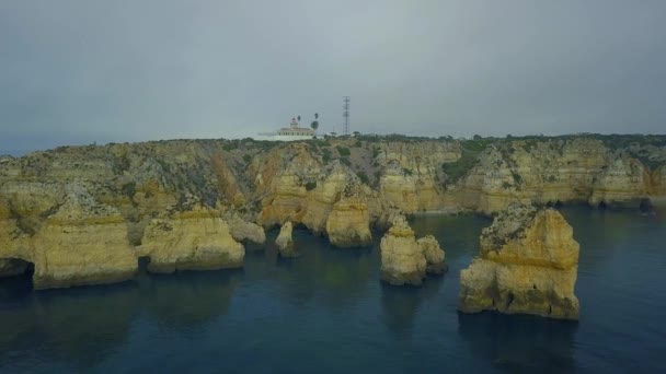 Portekiz 'in Atlantik kıyısındaki Ponda da Piedade bölgesinden insansız hava aracı görüntüleri. — Stok video