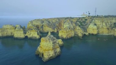 Portekiz 'in Atlantik kıyısındaki Ponda da Piedade bölgesinden insansız hava aracı görüntüleri.