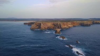 Carrapateira bölgesindeki Portekiz 'in Atlantik kıyısından insansız hava aracı görüntüleri..