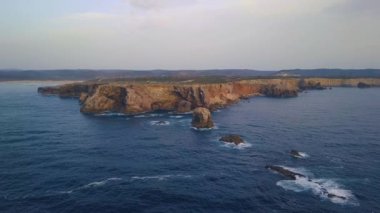 Carrapateira bölgesindeki Portekiz 'in Atlantik kıyısından insansız hava aracı görüntüleri..