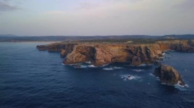 Carrapateira bölgesindeki Portekiz 'in Atlantik kıyısından insansız hava aracı görüntüleri..