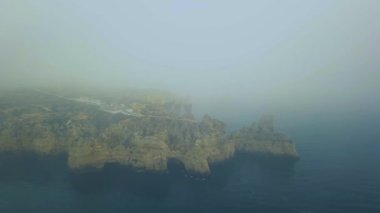 Portekiz 'in Atlantik kıyısındaki Ponda da Piedade bölgesinden insansız hava aracı görüntüleri.