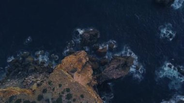 Carrapateira bölgesindeki Portekiz 'in Atlantik kıyısından insansız hava aracı görüntüleri..