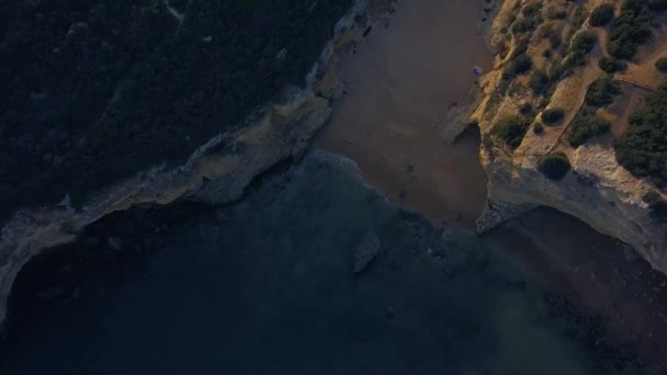 Imágenes de drones de la costa atlántica de Portugal en la zona de Porsches. — Vídeos de Stock