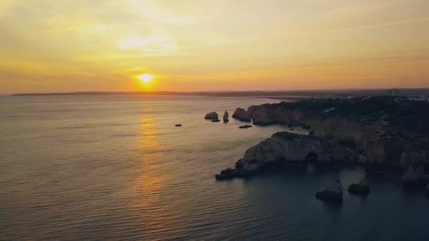 Portimao bölgesindeki Portekiz 'in Atlantik kıyısından insansız hava aracı görüntüleri.. — Stok video