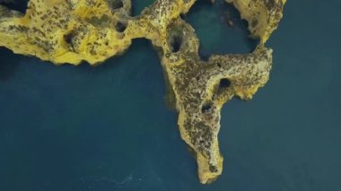 Portekiz 'in Atlantik kıyısındaki Ponda da Piedade bölgesinden insansız hava aracı görüntüleri.