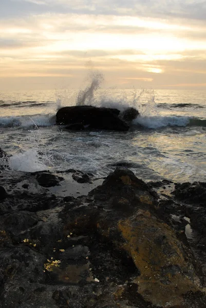 Hermoso Atardecer Sobre Mar Puerto Vallarta Color Rojizo Con Olas —  Fotos de Stock