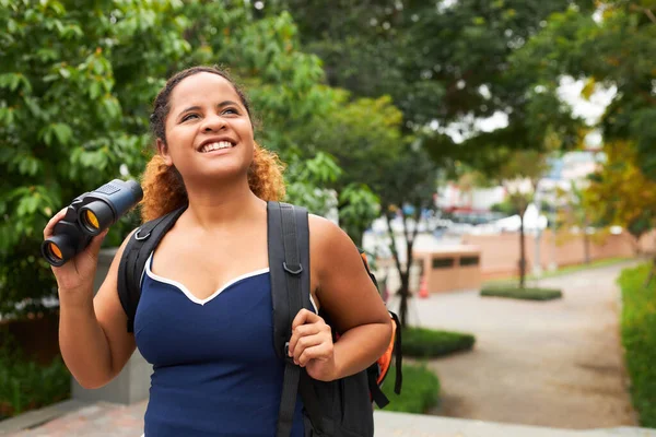 American Black Woman Carrying Backpack Holding Binoculars Walk Park — Stock Photo, Image