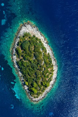 Hırvatistan 'ın Adriyatik Denizi' ndeki Lastovo Adası 'ndaki Rocky sahili