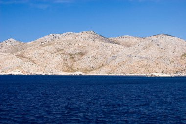 Hırvatistan 'ın Adriyatik Denizi' ndeki Lastovo Adası 'ndaki Rocky sahili