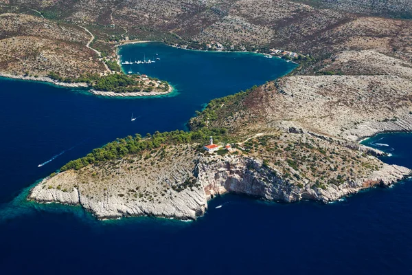 Hırvatistan 'daki Lastovo adası, Adriyatik Denizi' nin havadan görünüşü