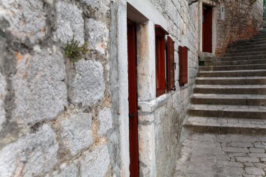 Hırvatistan 'da Adriyatik Denizi, Hvar Adası' nda Vrboska 'da gezinti