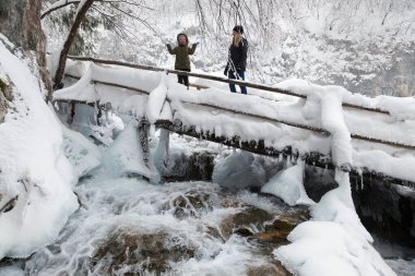 Hırvatistan 'ın Plitvice Gölleri Ulusal Parkı' nda kış