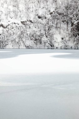 Hırvatistan 'ın Plitvice Gölleri Ulusal Parkı' nda kış
