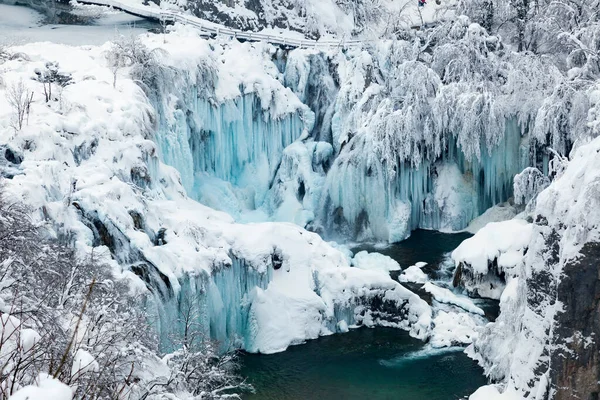 Hırvatistan 'ın Plitvice Gölleri Ulusal Parkı' nda kış