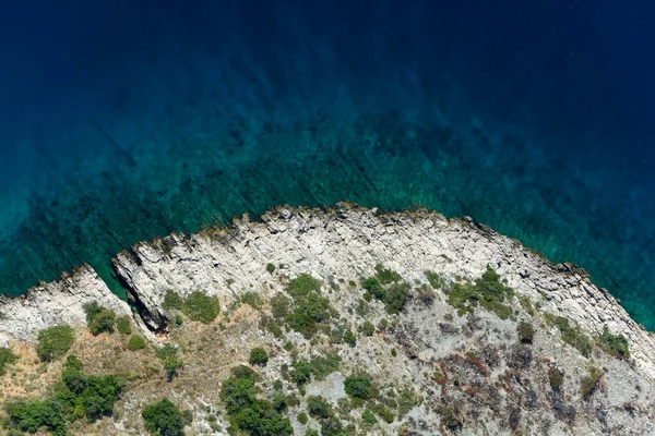 Hırvatistan Adriyatik Denizi Ndeki Sütyen Adasının Engebeli Kıyı Şeridi — Stok fotoğraf