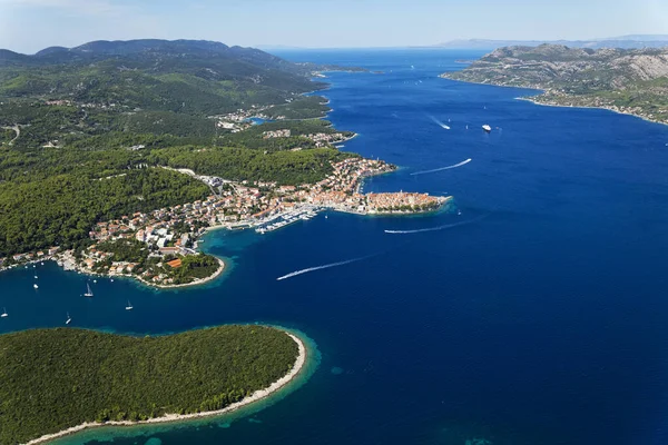 Adriyatik Denizi, Hırvatistan 'ın Korcula adasındaki Korula kasabasının hava manzarası