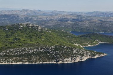 Hırvatistan 'da Peljeac ve Adriyatik Denizi' nin hava manzarası