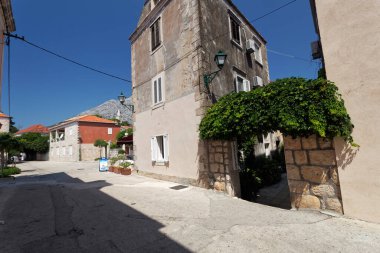 Hırvatistan 'ın Peljeac yarımadasında Orebi sokakları