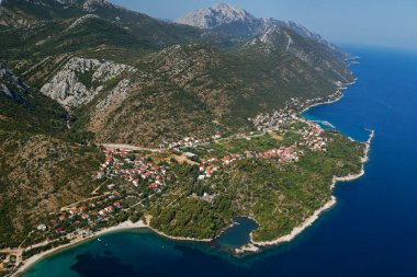 Hırvatistan 'da Peljeac ve Adriyatik Denizi' nin hava manzarası