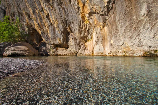 Ποταμός Βαλμπόνα Στα Βουνά Της Αλβανίας — Φωτογραφία Αρχείου