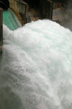 Bosna ve Hercegovina 'daki Rama barajı sağanak yağış sonrasında suyu serbest bırakıyor