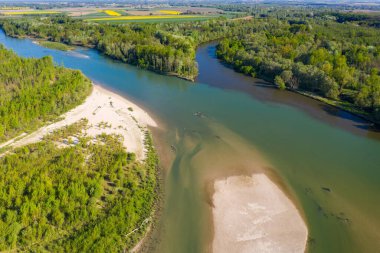 Mura ve Drava nehirlerinin birleşiminin hava görüntüsü