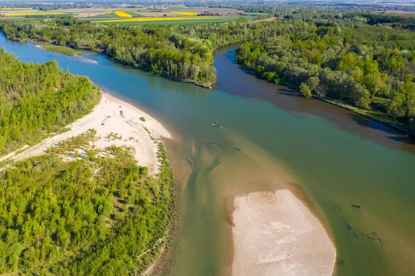 Mura ve Drava nehirlerinin birleşiminin hava görüntüsü