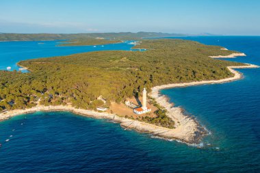 Hırvatistan 'daki Adriyatik Denizi, Dugi Otok adasındaki deniz feneri Veli Rat' in hava manzarası