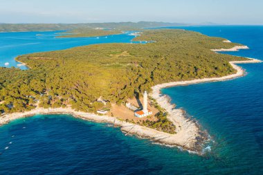 Hırvatistan 'daki Adriyatik Denizi, Dugi Otok adasındaki deniz feneri Veli Rat' in hava manzarası