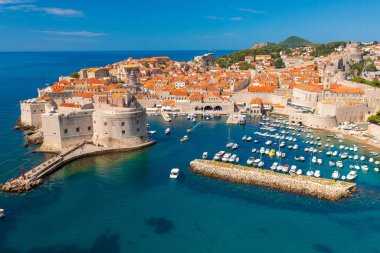 Eski Dubrovnik kasabasının havadan görünüşü