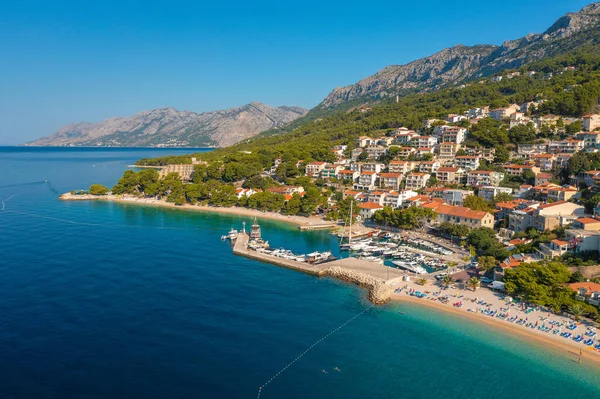 Flygfoto Över Gradac Stad Nedanför Biokovo Berget Adriatiska Havet Kroatien — Stockfoto