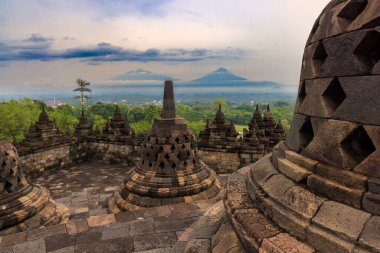 Endonezya, Sunrise 'daki Borobudur Tapınağı' nın Taş Çıkarımları