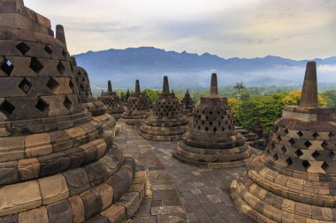 Endonezya, Sunrise 'daki Borobudur Tapınağı' nın Taş Çıkarımları