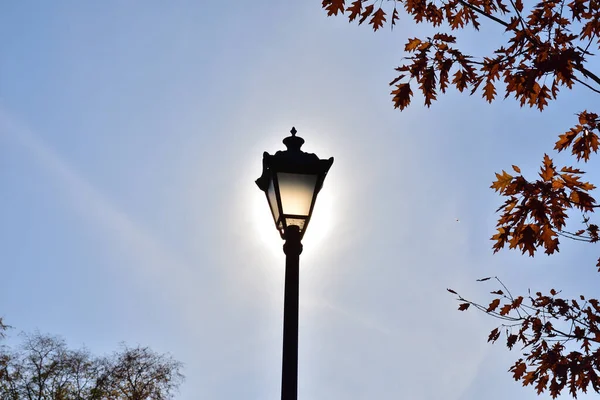 Stara Uliczna Lampa Tle Nieba Jesień — Zdjęcie stockowe