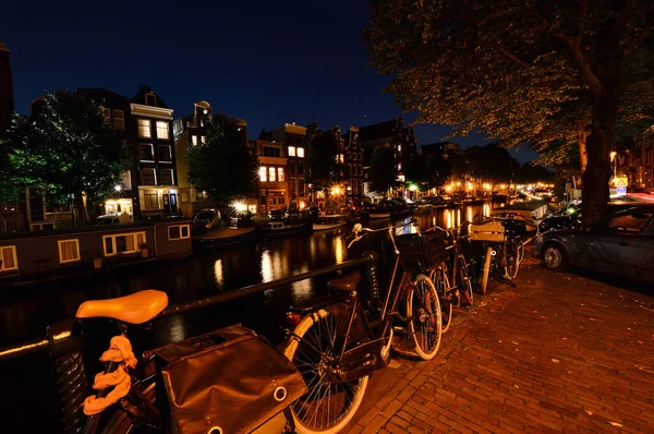 Bicicletas Noche Canal Ámsterdam Verano — Foto de Stock