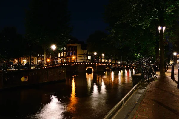 Bicicletas Noche Canal Ámsterdam Verano — Foto de Stock