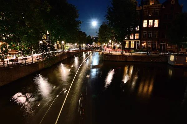 Luna Sobre Los Canales Amsterdam Por Noche Verano — Foto de Stock