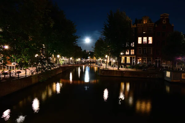 Maan Amsterdamse Grachten Nachts Zomer — Stockfoto