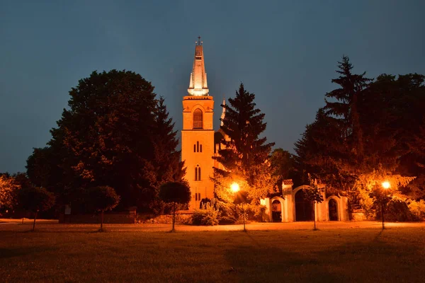 Het Kerkgebouw Nachts Verlicht Met Lampen Zomer — Stockfoto